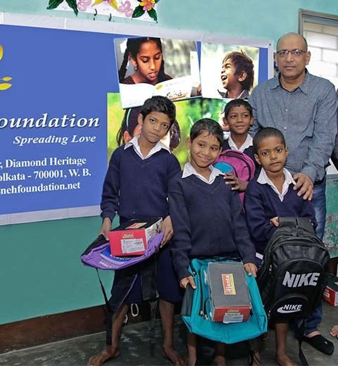 Bags distribution in school 9